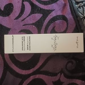 Hyaluronic acid rejuvenating serum